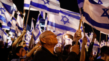 Decenas de miles de israelíes continúan las protestas contra la reforma judicial