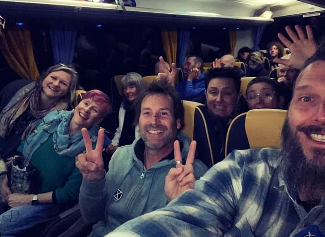 Un grupo de partidarios de XR viaja en autobús a Londres para 'The Big One': se espera que 50,000 estén en la ciudad durante cuatro días de acción.