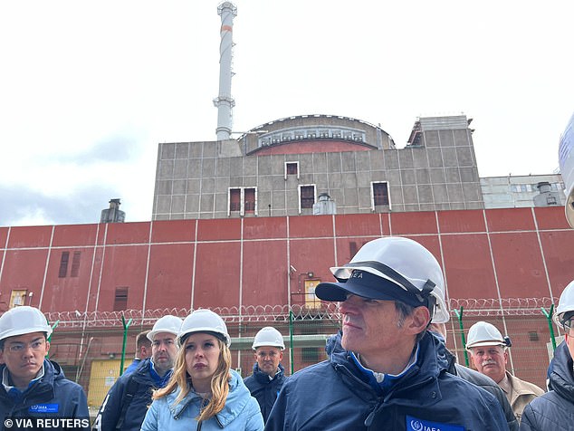 El jefe nuclear de la ONU, Rafael Grossi (en la foto en la planta de Zaporizhzhia) advirtió que