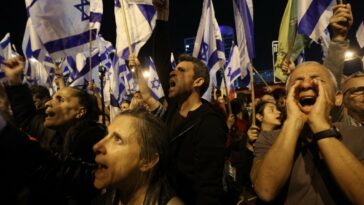 Israel: los manifestantes mantienen la presión sobre Netanyahu a pesar de la pausa política