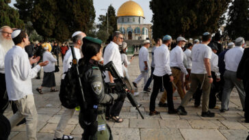 Israel prohíbe la entrada a los no musulmanes a la mezquita de Al-Aqsa durante el Ramadán en medio de un aumento de las tensiones