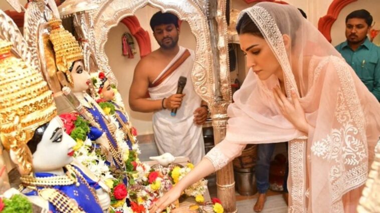 Kriti Sanon de Adipurush visita Ram mandir en Pune en Sita Navmi.  ver foto