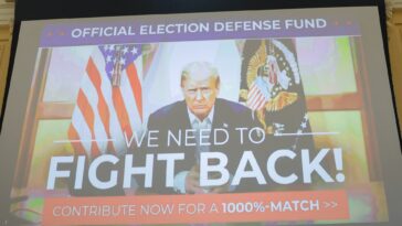 La campaña de Trump usa la página de Facebook recientemente restaurada para recaudar fondos para la acusación