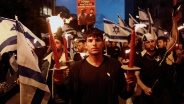 Los israelíes se manifiestan en Tel Aviv contra la reforma judicial antes de la sesión del parlamento