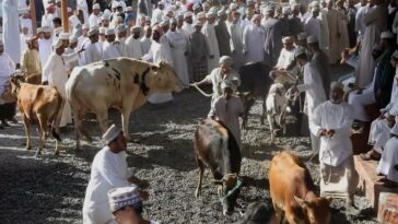 Los omaníes se preparan para Eid Al-Fitr en la antigua ciudad de Nizwa