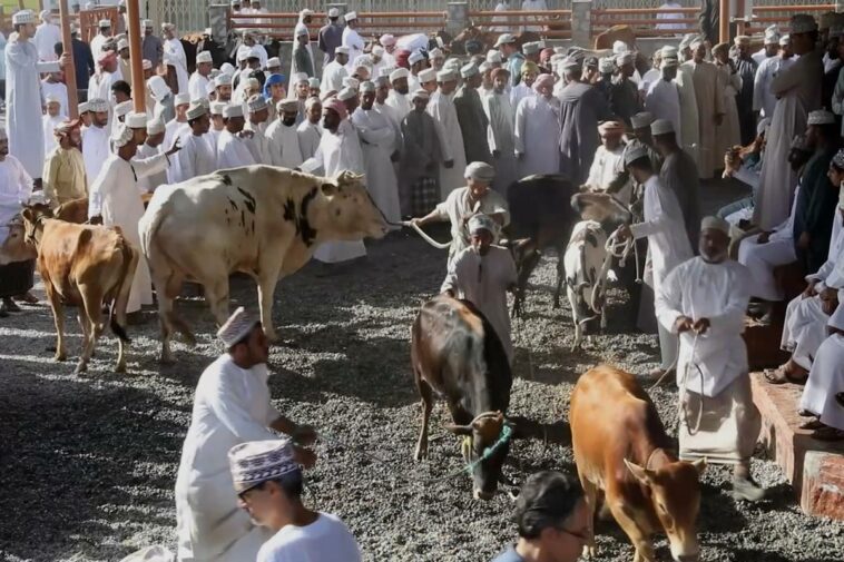 Los omaníes se preparan para Eid Al-Fitr en la antigua ciudad de Nizwa