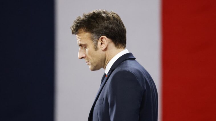 Macron pasó por alto el parlamento y enfureció a los ciudadanos franceses.  Preparando la extrema derecha para un rebote