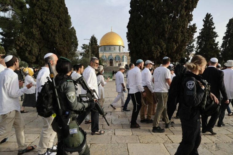 Más de 1.500 colonos israelíes asaltan el complejo de la mezquita de Al-Aqsa