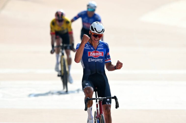 Mathieu van der Poel solos a la victoria en París-Roubaix