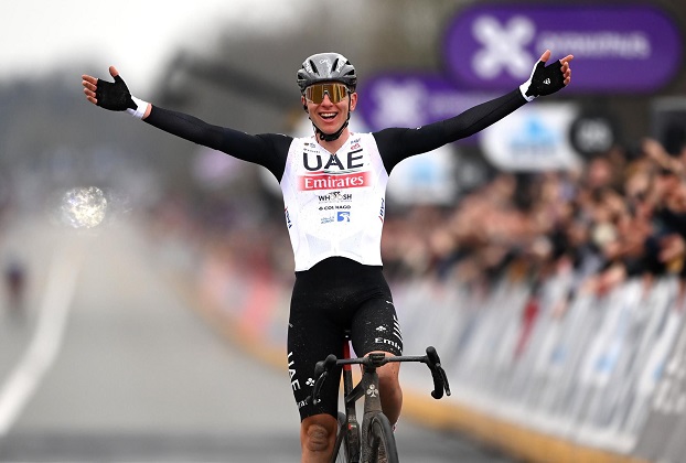 Pogacar logra una victoria histórica en el Tour de Flandes