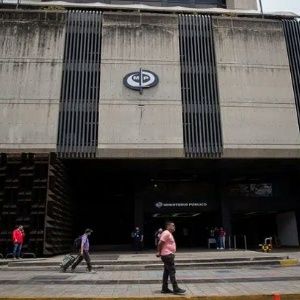 Policía venezolana presenta ante tribunales a 13 agentes por corrupción
