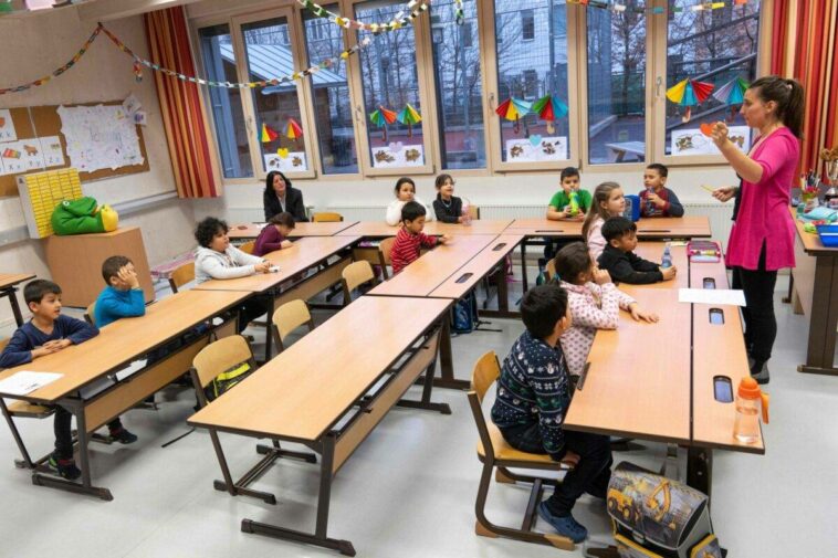 Profesor de Austria denigra a niños extranjeros