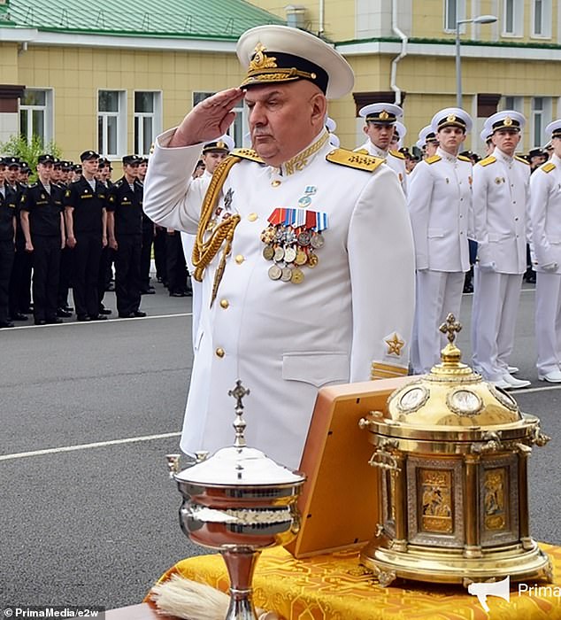 El almirante Sergei Avakyants, de 66 años, comandante de su Flota del Pacífico, fue despedido por Vladimir Putin mientras los vastos ejercicios militares que aparentemente había supervisado todavía estaban en marcha.