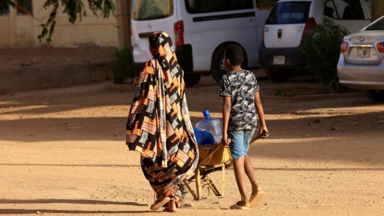 Refugiados atrapados en medio de los combates en Sudán dicen: 'Por favor, sean nuestra voz'