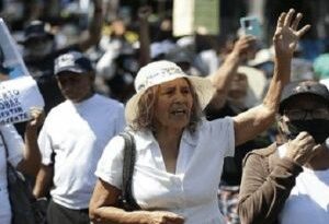 Salvadoreños rechazan detenciones arbitrarias por estado de excepción