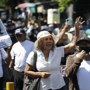 Salvadoreños rechazan detenciones arbitrarias por estado de excepción