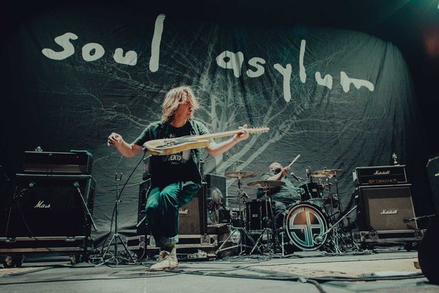 Soul Asylum se burla del álbum en vivo de MTV Unplugged con el lanzamiento el 14 de abril de 'Black Gold'