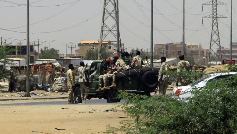 Sudán: el pánico se apodera del país a medida que aumentan los enfrentamientos entre el ejército y los paramilitares
