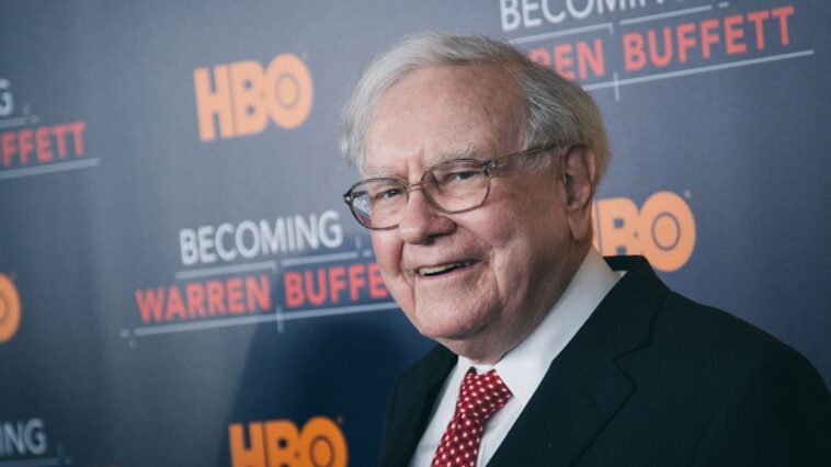 Warren Buffett explica por qué compró 5 casas comerciales japonesas: Estaba 'confundido' por la oportunidad