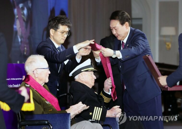 Yoon awards highest military order to 3 U.S. veterans of Korean War