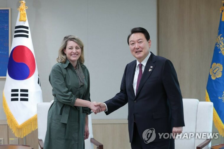 Yoon meets with Canadian, French foreign ministers