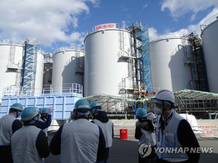 (LEAD) S. Korean experts set to begin on-site inspection of Fukushima nuclear plant