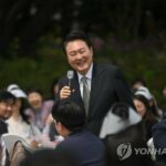 (LEAD) Yoon says China does not enforce U.N. sanctions on N. Korea