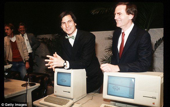 Steve Jobs presenta el nuevo Macintosh de Apple Computer Corporation el 6 de febrero de 1984 en California.
