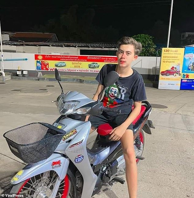 Woramet Ben Taota, de 16 años, (EN LA FOTO) fue a dar un paseo en motocicleta con la niña llamada Yam, de 16 años, en la provincia de Lampang el domingo por la noche, pero ninguno de los dos regresó a sus hogares.