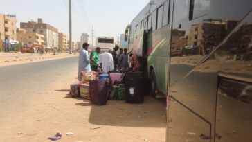 Al-Burhan despide a Hemedti como vicepresidente mientras los desplazados sudaneses superan el millón