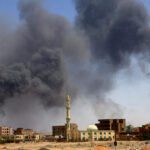 Alto el fuego en Sudán en peligro mientras continúan los combates en Jartum
