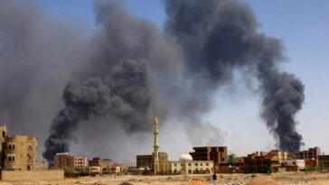 Alto el fuego en Sudán en peligro mientras continúan los combates en Jartum