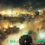 Imágenes apocalípticas de drones publicadas por el Ministerio de Defensa de Ucrania mostraron la ciudad asediada en llamas en un infierno de fuego.