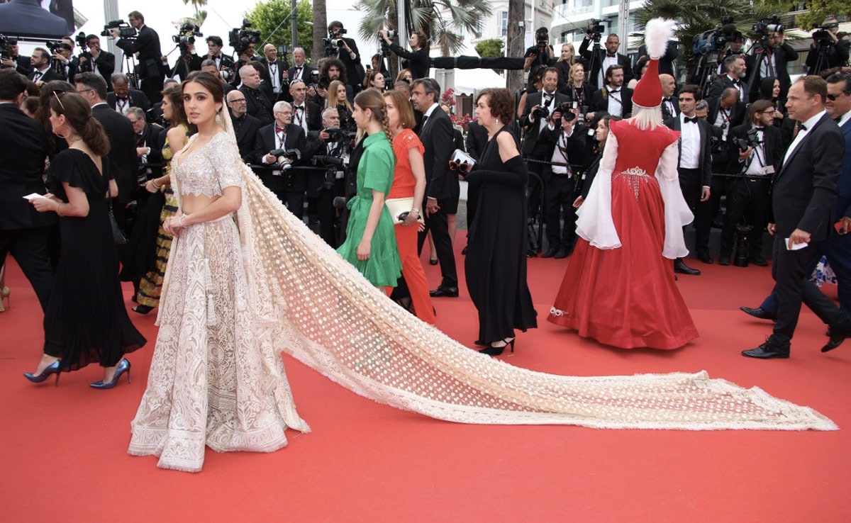 Cannes 2023: Sara Ali Khan Se Vuelve Completamente India En Una Lehenga