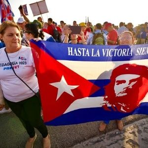 Celebran cubanos Día Internacional de los Trabajadores el 5 de mayo