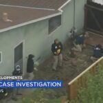 La desaparición de un caso sin resolver de casi 30 años de una estudiante de Stanford en California se reavivó después de que la policía y los funcionarios del FBI registraron la casa del novio de la mujer el miércoles.