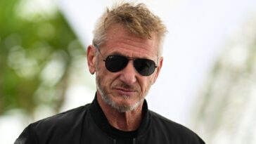 El actor ganador del Oscar Sean Penn brinda su apoyo a la huelga de escritores de Hollywood y lanza un comentario mordaz sobre Producers Guild