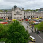 Cientos de estudiantes han sido evacuados de un edificio de la Universidad de Cardiff tras una fuga química en un laboratorio.