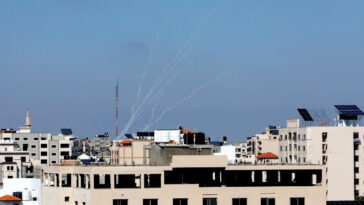 El ejército israelí intercambia fuego con militantes de Gaza después de la muerte de un palestino bajo custodia