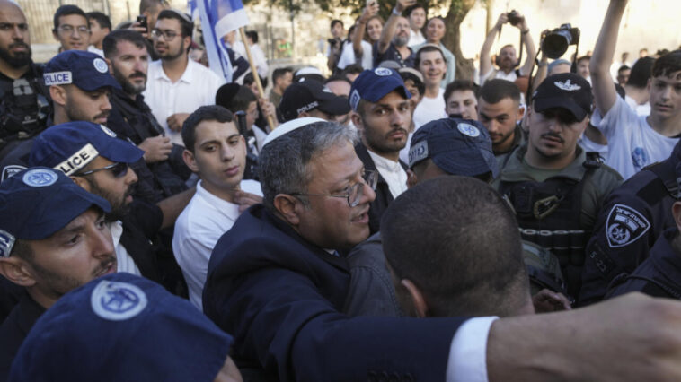 El ministro del gabinete israelí de extrema derecha visita el lugar sagrado de Jerusalén
