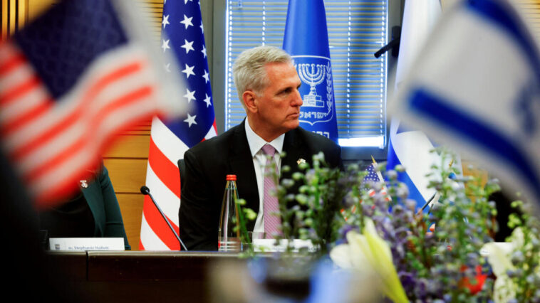El presidente de la Cámara de Representantes de los Estados Unidos dice que Biden debería invitar a Netanyahu a la Casa Blanca
