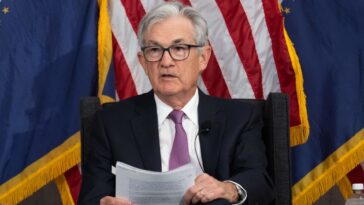 El presidente de la Fed, Powell, dice que es posible que las tasas no tengan que subir tanto como se esperaba para frenar la inflación