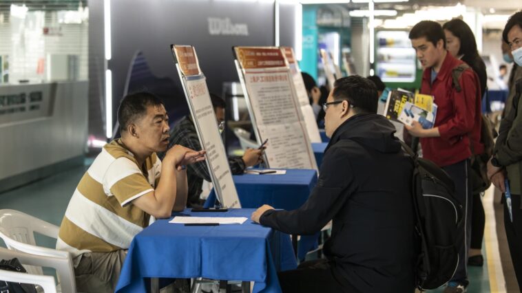 Goldman Sachs dice que el desajuste laboral aumentó el desempleo juvenil en China