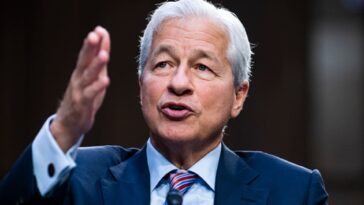 Jamie Dimon dice que es "poco probable" que JPMorgan Chase adquiera otro banco en dificultades