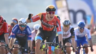 Jonathan Milan acelera hacia el triunfo de la segunda etapa del Giro de Italia