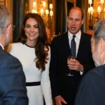 Kate se unió al Príncipe William en el almuerzo de los Gobernadores Generales y Primeros Ministros del Reino en el Palacio de Buckingham hoy.