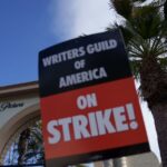 La Asociación de Guionistas pide a sus miembros que dejen de trabajar en proyectos estadounidenses durante la huelga de guionistas de Hollywood