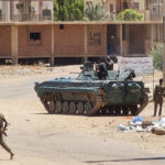 La lucha continúa en Jartum mientras los enviados de Sudán y los mediadores se reúnen en Arabia Saudita