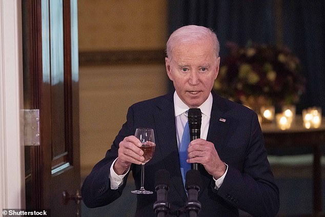 El presidente Joe Biden ha reservado su primera entrevista desde que anunció su campaña de reelección de 2024, con Stephanie Ruhle de MSNBC para transmitirse el viernes por la noche.