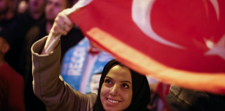 Las elecciones presidenciales de Turquía: cómo Erdoğan desafió las encuestas para dirigirse a la segunda vuelta como favorito